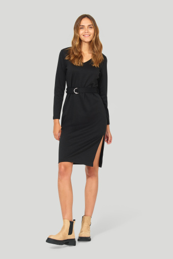 Klasyczna sukienka z paskiem w talii