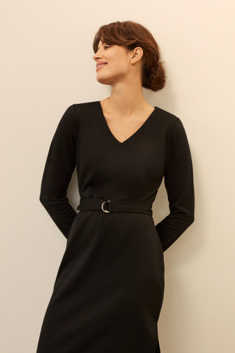 Klasyczna sukienka z paskiem w talii