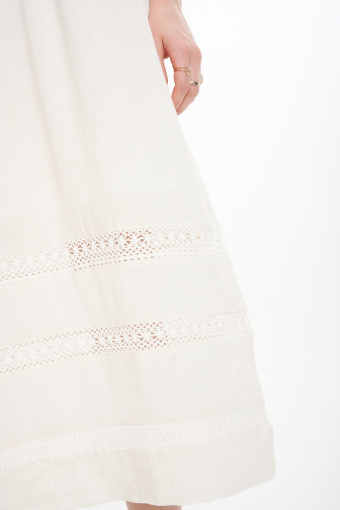 Sukienka w kremowym kolorze  z paskiem  Sukienka w kremowym kolorze  z paskiem