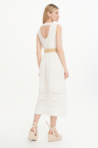 Sukienka w kremowym kolorze  z paskiem  Sukienka w kremowym kolorze  z paskiem