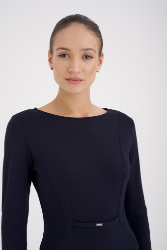 Dopasowana sukienka dzianinowa