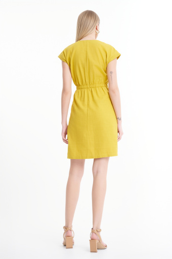 Lniana sukienka z podkreśloną talią