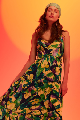 Sukienka maxi w tropikalny print
