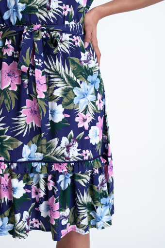 Granatowa sukienka z nadrukiem w kwiaty