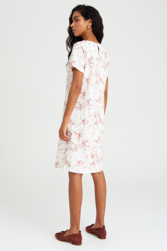 Lniana sukienka z nadrukiem w różowe kwiaty