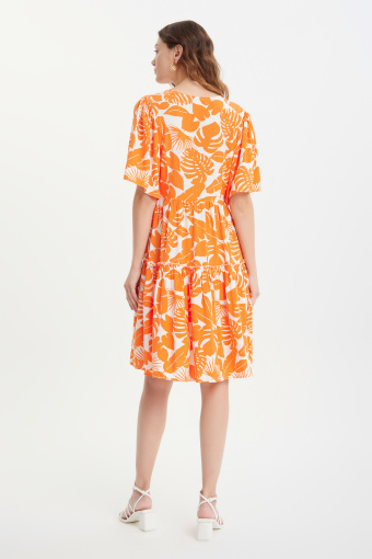 Sukienka z pomarańczowym nadrukiem tropic