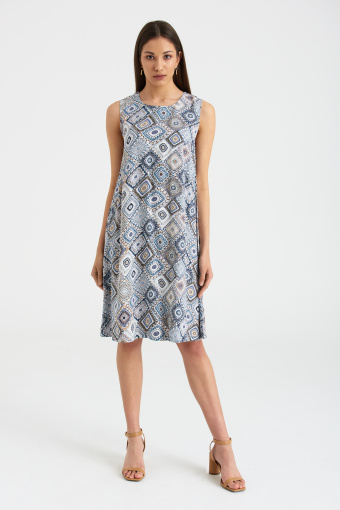 Luźna sukienka z kolorowym nadrukiem, bez rękawów