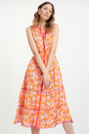 Rozkloszowana sukienka w kwiaty z kontrastową lamówką Rozkloszowana sukienka w kwiaty z kontrastową lamówką