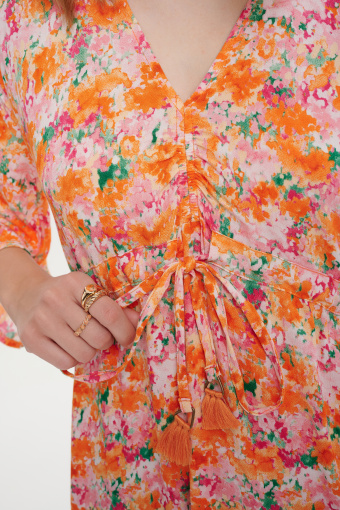 Wiskozowa sukienka mini z rozszerzanymi rękawami 