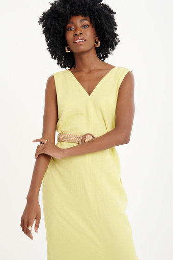 Lniana sukienka midi w słonecznym odcieniu żółci