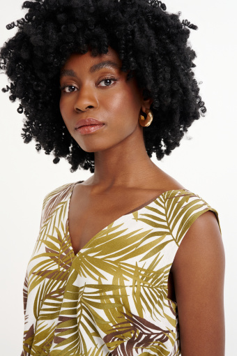 Sukienka midi w zielone liście palmy