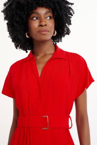 Efektowna czerwona sukienka z wiskozy
