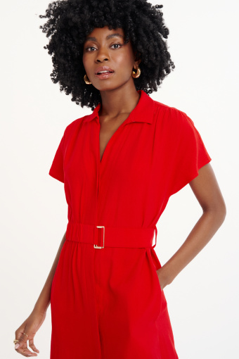 Efektowna czerwona sukienka z wiskozy