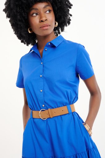 Kobaltowa sukienka z paskiem i falbaną u dołu Kobaltowa sukienka z paskiem i falbaną u dołu