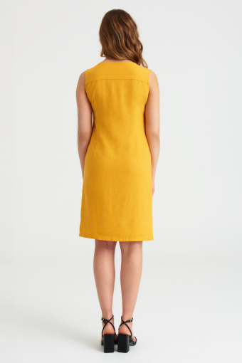 Żółta sukienka z dekoltem typu karo