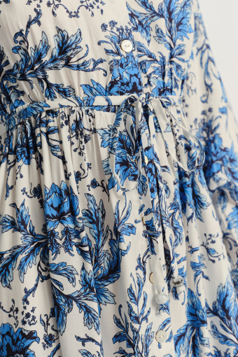 Sukienka midi w niebieskie kwiaty