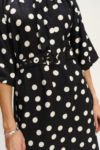 Czarna sukienka midi z nadrukiem w kropki