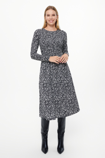 Sukienka z nadrukiem w łączkę midi