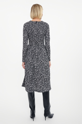 Sukienka z nadrukiem w łączkę midi