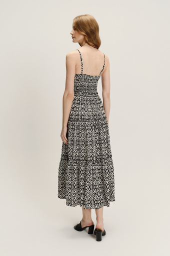 Sukienka maxi z czarno-białym wzorem Sukienka maxi z czarno-białym wzorem
