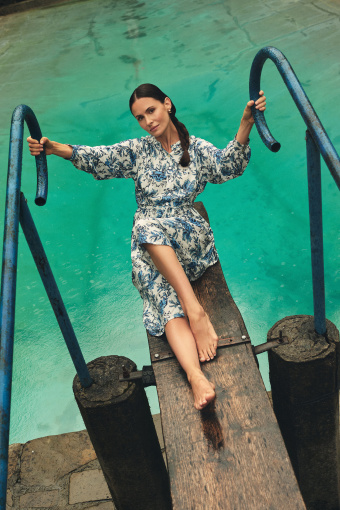 Sukienka midi w niebieskie kwiaty