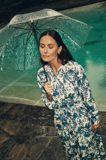 Sukienka midi w niebieskie kwiaty