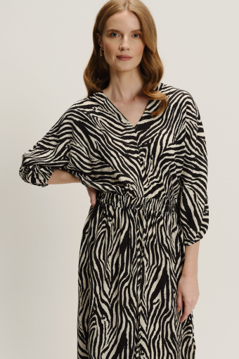 Sukienka midi w zwierzęcy print 