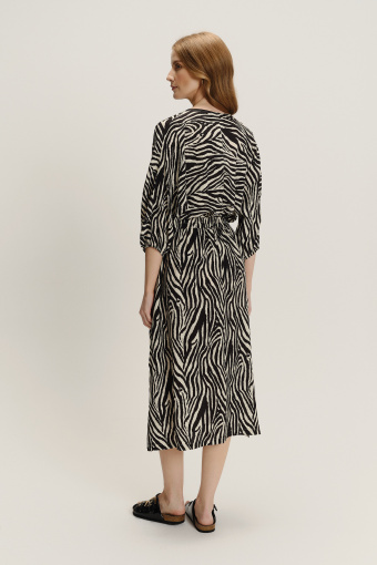 Sukienka midi w zwierzęcy print 