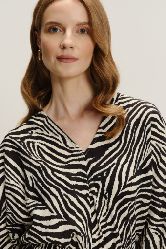 Sukienka midi w zwierzęcy print 