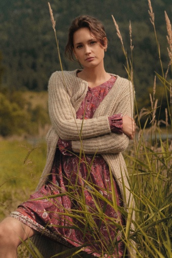 Długi beżowy kardigan oversize