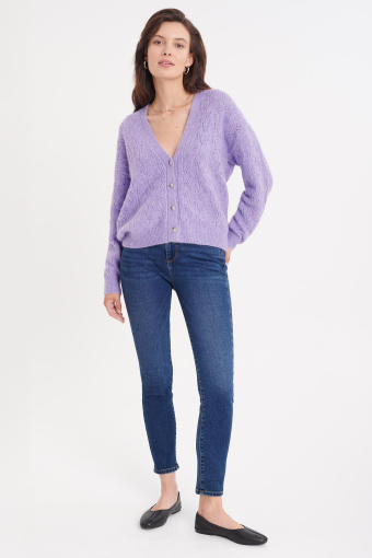 Jasnofioletowy, krótki kardigan z ozdobnym splotem