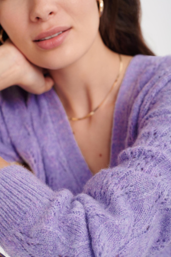 Jasnofioletowy, krótki kardigan z ozdobnym splotem