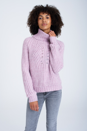 Jasnoróżowy golf z dzianiny w prążek