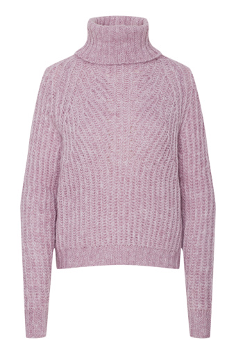 Jasnoróżowy golf z dzianiny w prążek