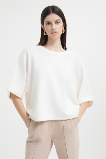 Sweter oversize z szerokimi rękawami w kolorze złamanej bieli 