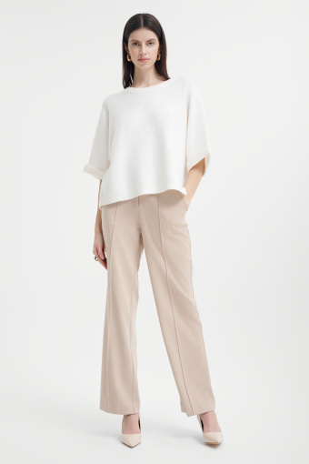 Sweter oversize z szerokimi rękawami w kolorze złamanej bieli 