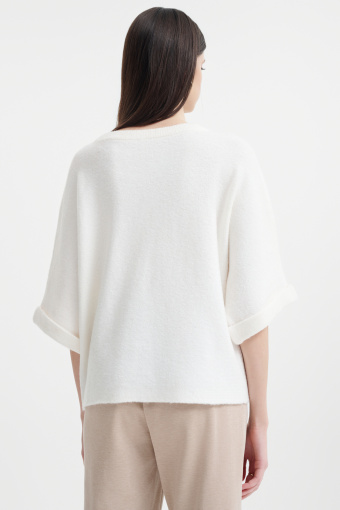 Sweter oversize z szerokimi rękawami w kolorze złamanej bieli 