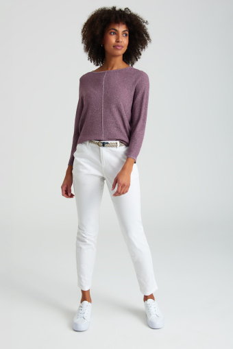 Fioletowy sweter z błyszczącą nitką