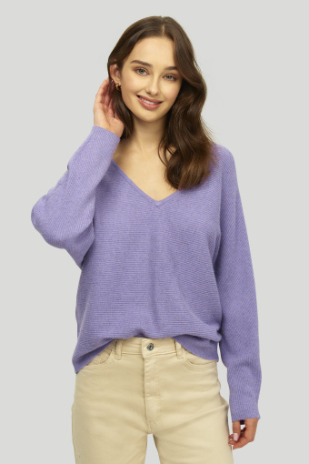 Wiskozowy, lawendowy sweter z prążkowanej dzianiny