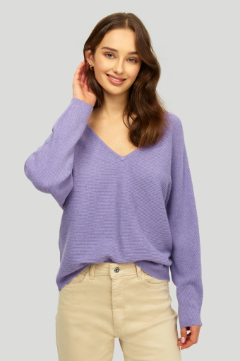 Wiskozowy, lawendowy sweter z prążkowanej dzianiny