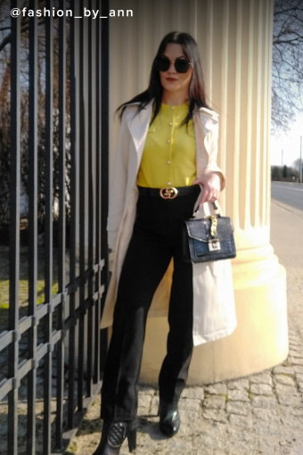 Limonkowy sweterek z biżuteryjnymi guzikami Limonkowy sweterek z biżuteryjnymi guzikami