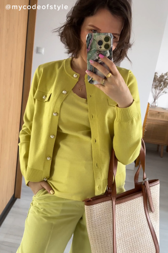 Limonkowy sweterek z biżuteryjnymi guzikami Limonkowy sweterek z biżuteryjnymi guzikami