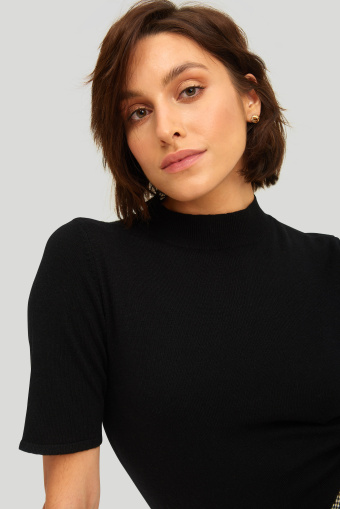 Czarny, dopasowany sweter ze stójką