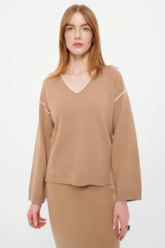 Luźny sweter z kontrastowymi szwami camel