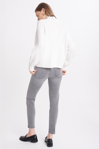 Oversize'owy półgolf z dzianiny w prążek