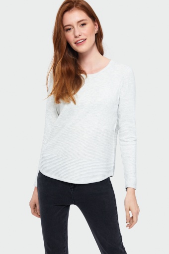 Cienki sweter z ozdobną strukturą