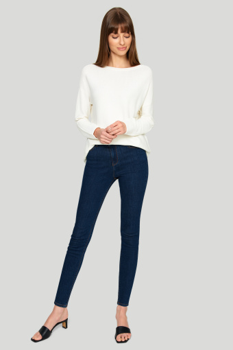 Wiskozowy sweter z troczkiem