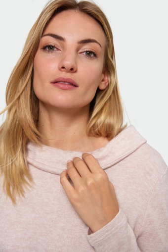 Sweter o dopasowanym kroju