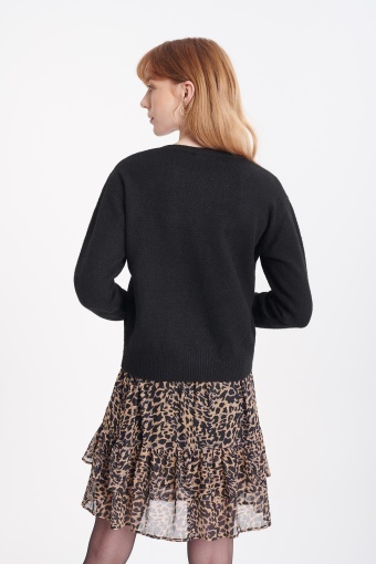 Czarny sweter z długimi, zakończonymi ściągaczami rękawami Czarny sweter z długimi, zakończonymi ściągaczami rękawami