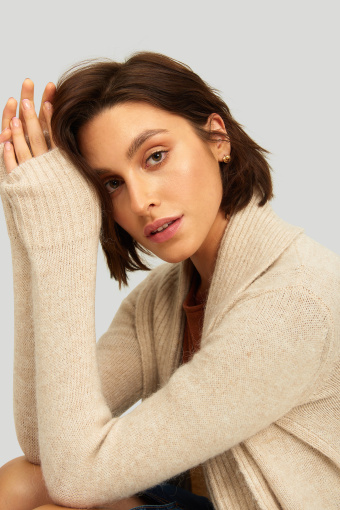 Długi, beżowy kardigan z wywijanymi połami Długi, beżowy kardigan z wywijanymi połami